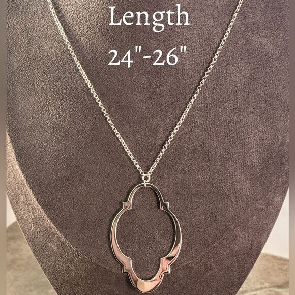 New ELLE Sterling Quatrefoil Modern Openwork Statement Necklace - Picture 3 of 10